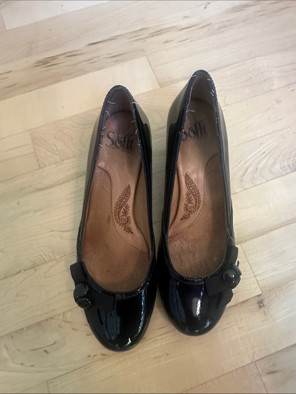 Soffit Black Patent Bow-Accent Ballet with small heal